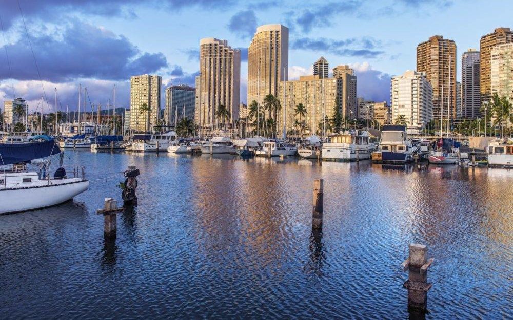55069,Cityscape and harbor in urban bay, Honolulu, Hawaii, United States