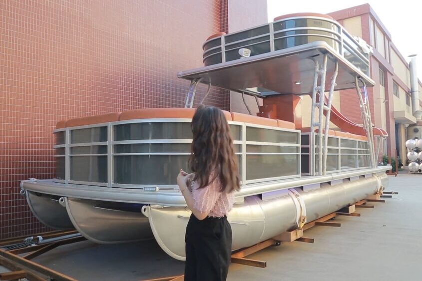12 feet pontoon boat