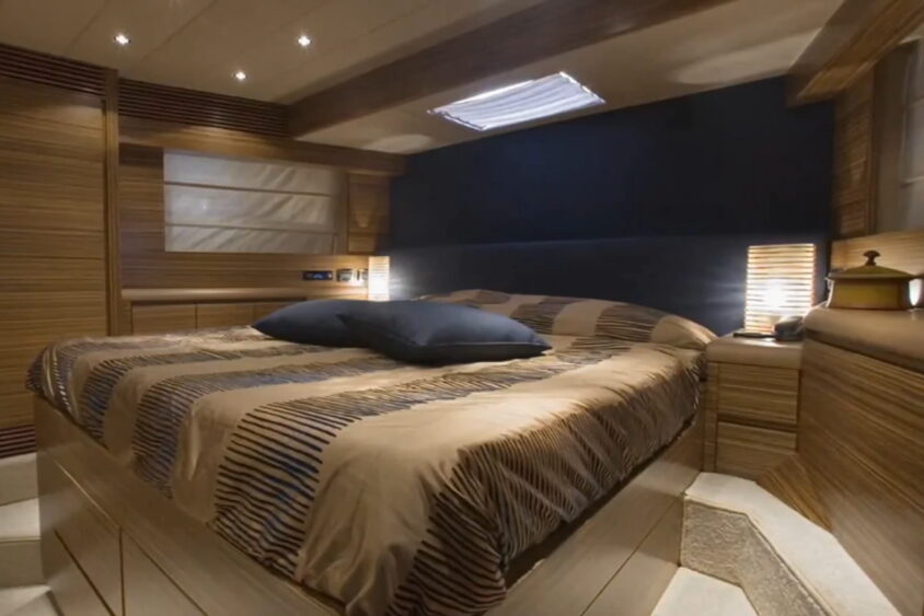 Houseboat Interior Ideas: Ultimate Guide to Designing a Cozy Floating Home- 1